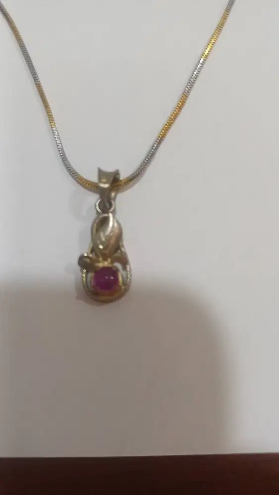 Batu rubi merah siam kalung