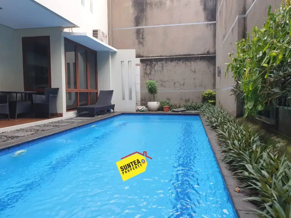 Rumah Eksklusif 3 Lantai LB 500 m² Private Pool Pondok Indah Jakarta Selatan Harga Menarik!