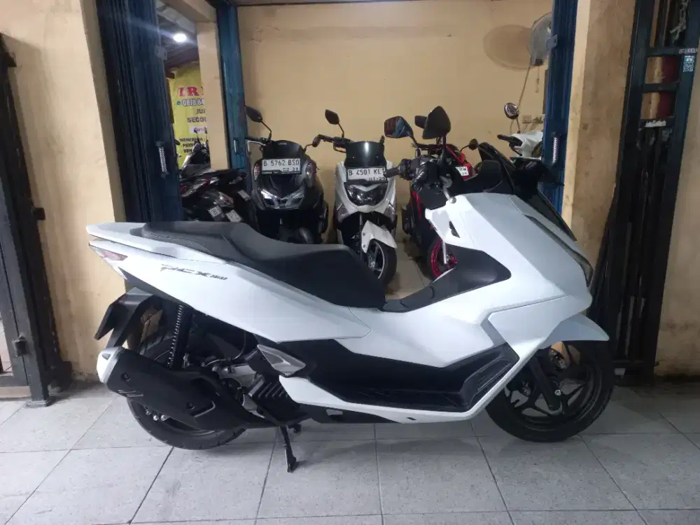 Km 2000  Honda pcx CBS kondisi istimewa
