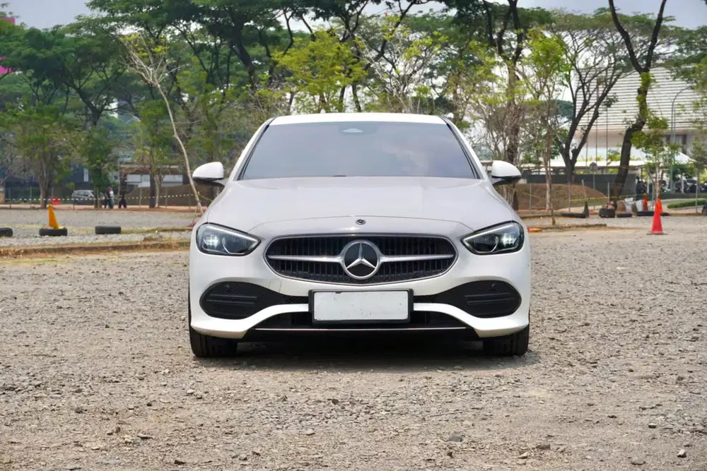 LOW ODO ! TANGAN PERTAMA ! Mercedes Benz Mercy C200 W206 Hybrid 2023