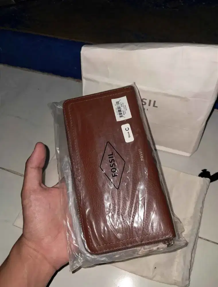 Fossil Logan RFID Zip Around Clutch Brown