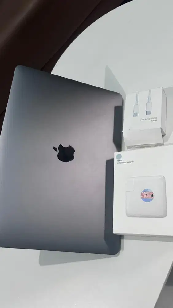Jual laptop macbook pro A2251 core i7 gen 10