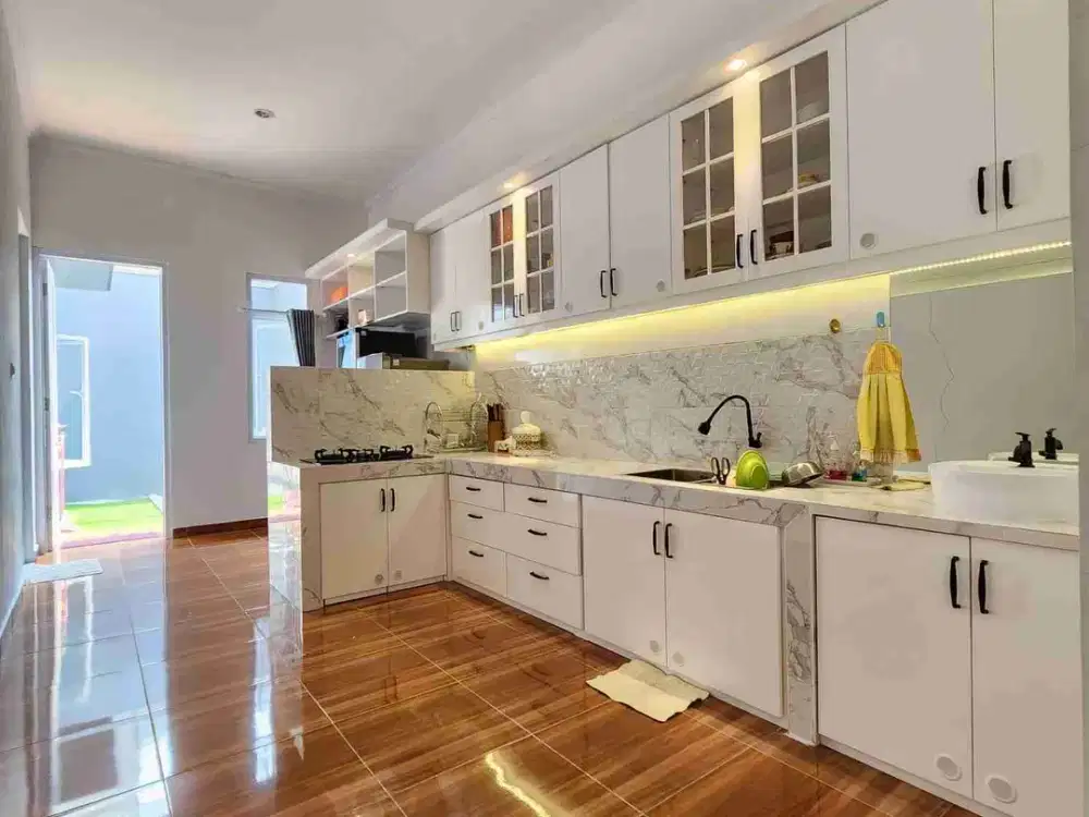 Rumah 2 Lantai Hadap Selatan Renov ada Balkon di BSD Kencana Loka 12.5