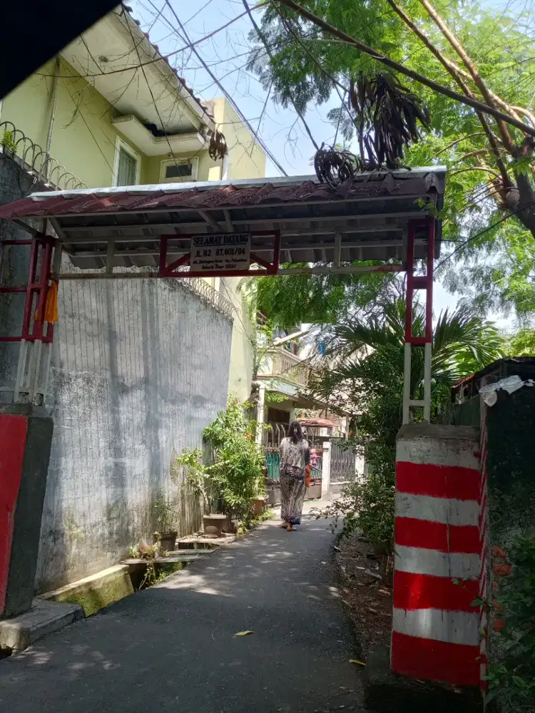 Dikontrakkan/blnn1.100.000Belakang kantor kecamatan pl, gadung Jaktim