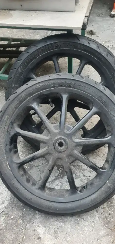 YAMAHA Velg Racing dan Ban