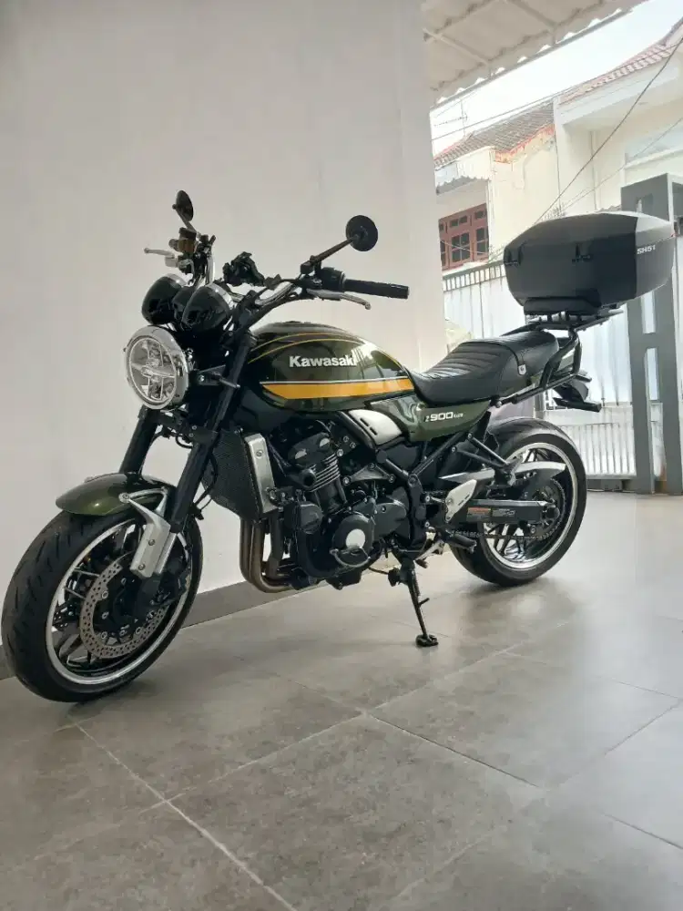 Kawasaki z900rs lime green yellow