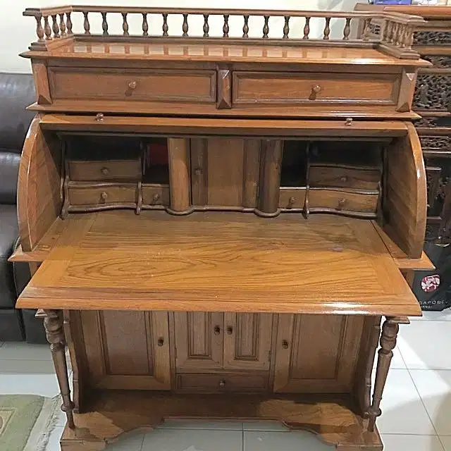 Meja antik serbaguna