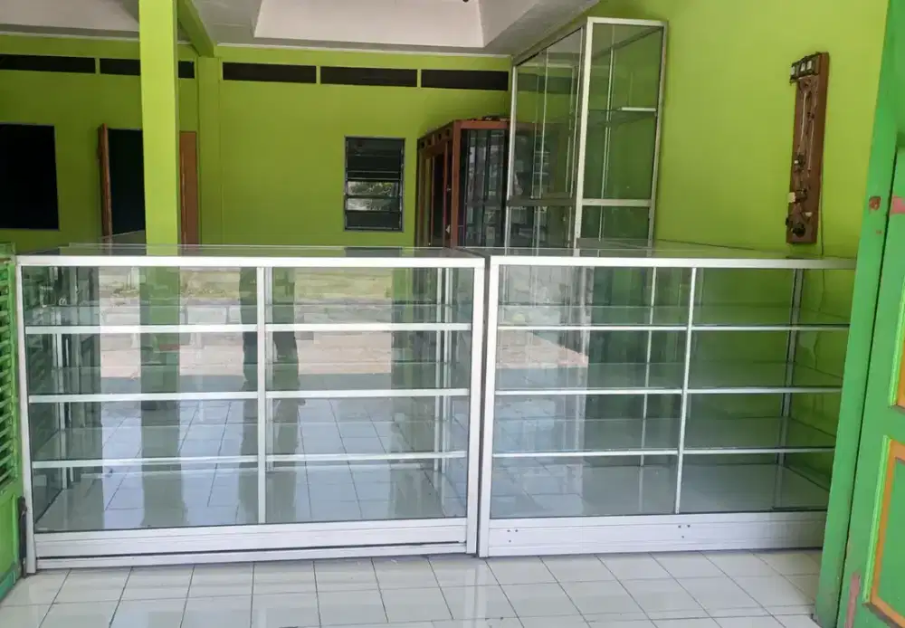 Etalase kaca 1,5 Meter