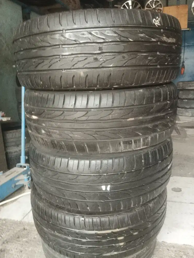 Ban kumho 215/45/18 nik 2025
