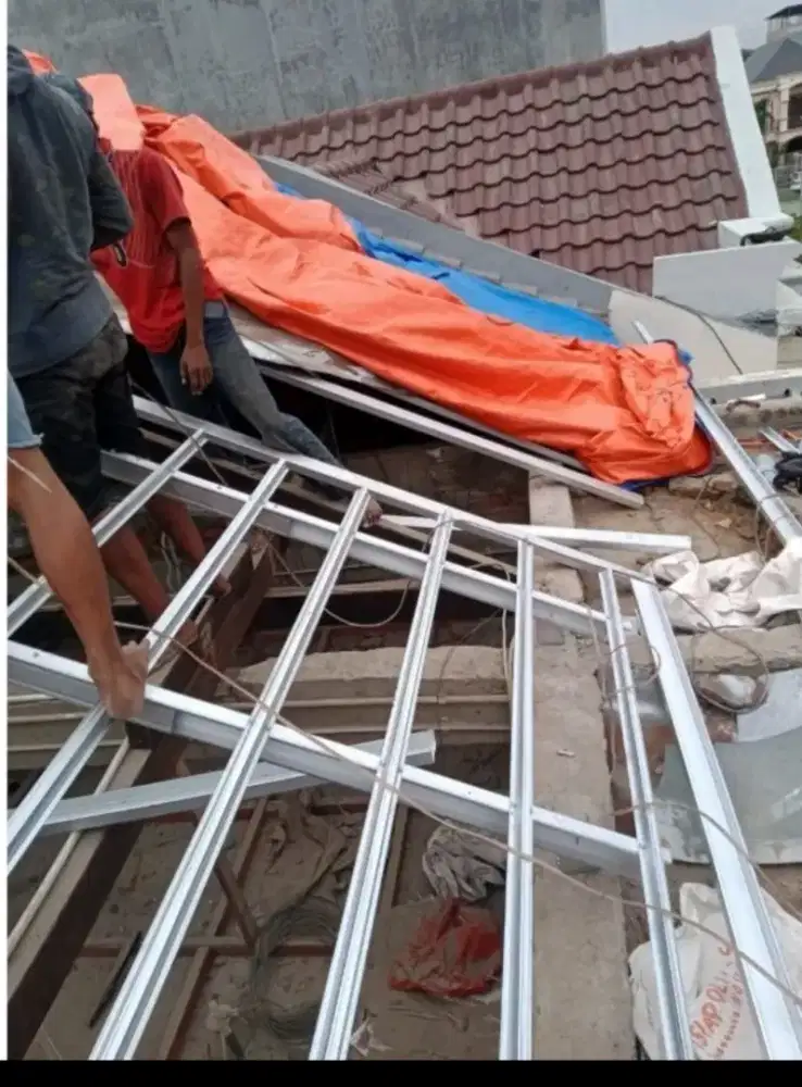 Jasa bongkar pasang atap baja ringan dan renovasi rumah,atap bocor