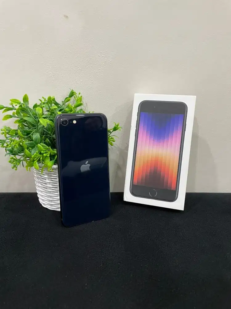 IPhone SE 3 64GB Black mulus Fullset BH 100% Bea Cukai Sinyal Permanen