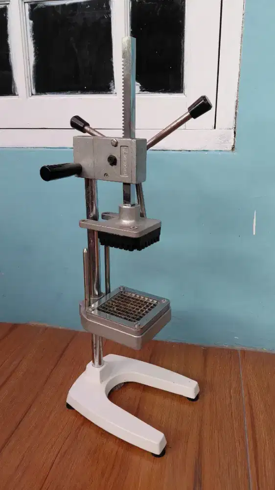 Jual Mesin/Alat Pemotong Kentang Vertikal Manual 3 Mata Pisau