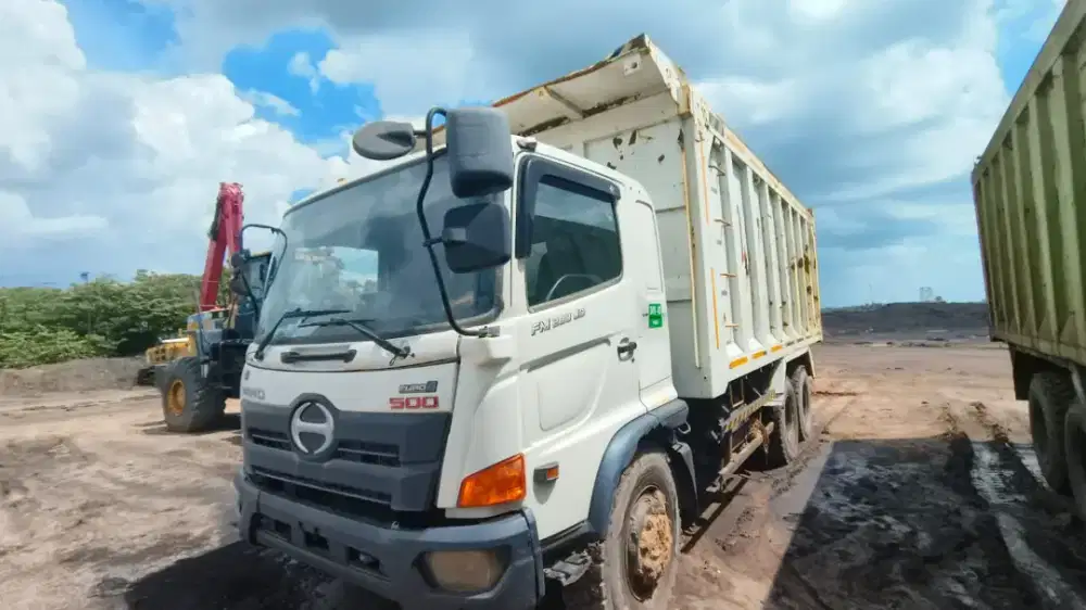 Hino 500 tronton