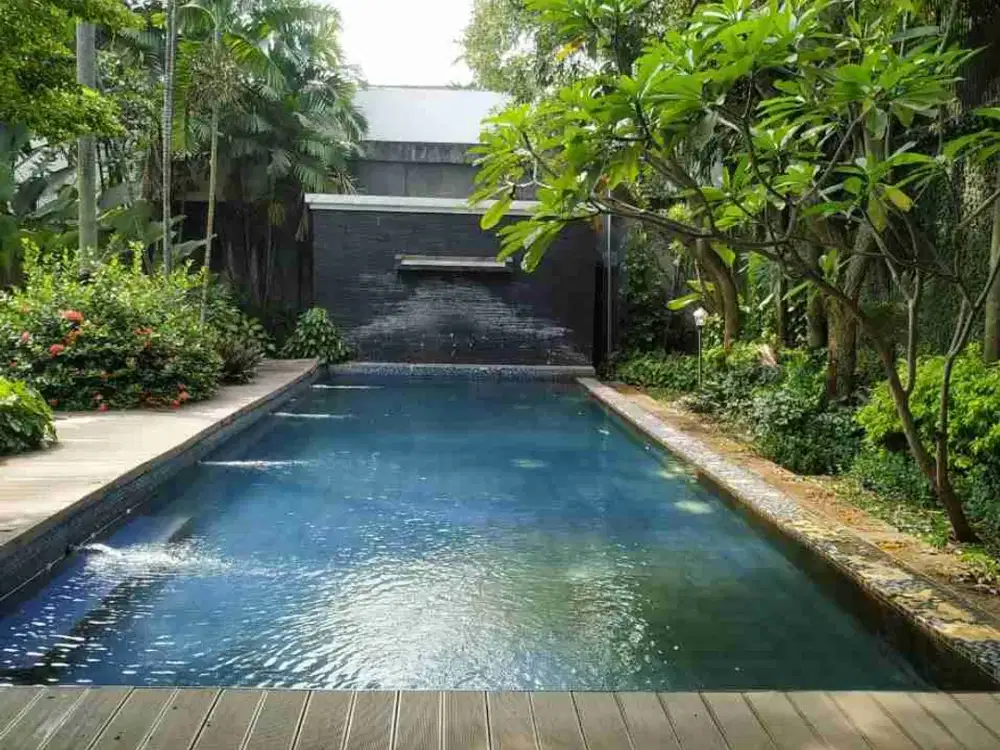 dijual rumah bagus di jln Sriwijaya Kebayoran Baru.
