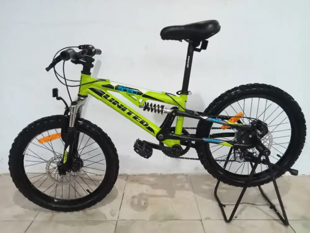 Sepeda gunung united untuk anak SD ukuran 20 bahan Aloy speed Shimano