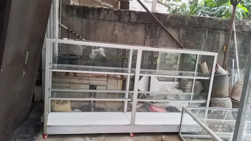 Etalase bekas 2 meter
