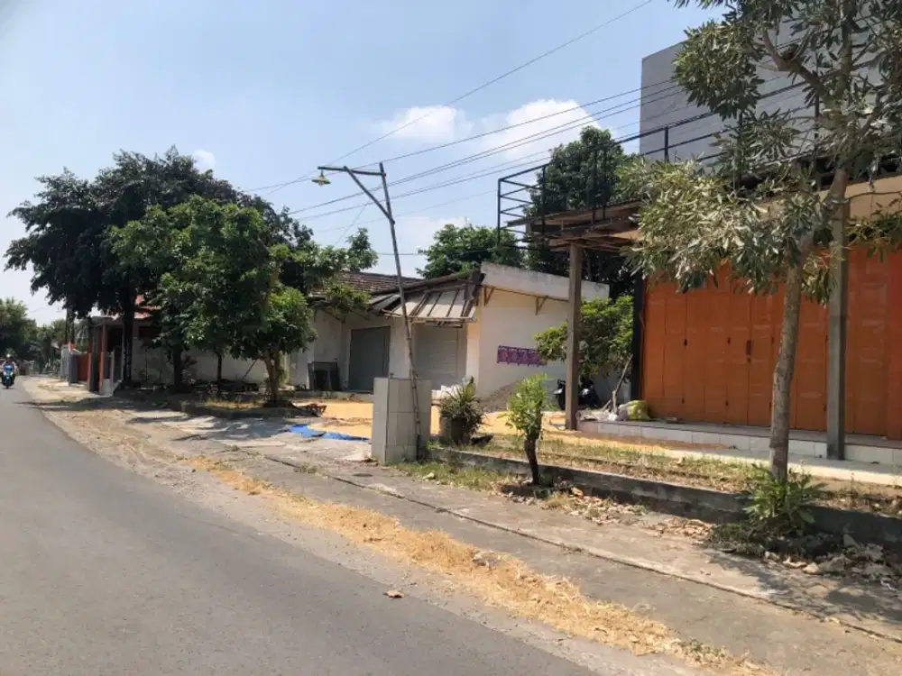 Rumah + Toko + Tanah Luas di Pandanwangi, Jombang