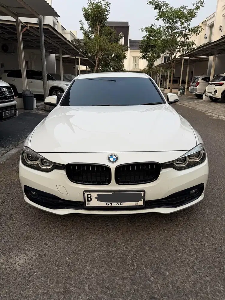BMW 320i Sport Shadow NIK 2019 | Tangan 1 | 50RB KM | White | Pajak ON