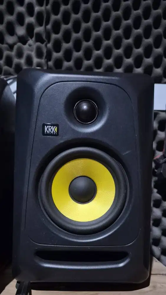 KRK Classic 5 Professional Bi Amp Powered Studio Monitor