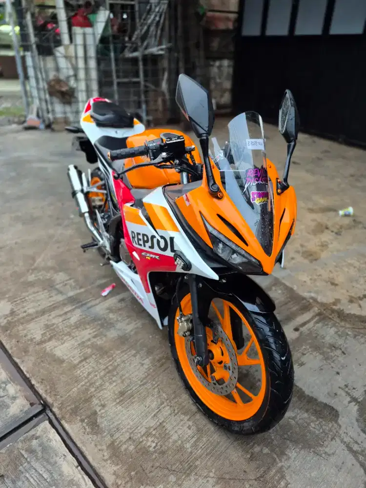 Dijual Honda CBR 150R Facelift tahun 2016 surat lengkap