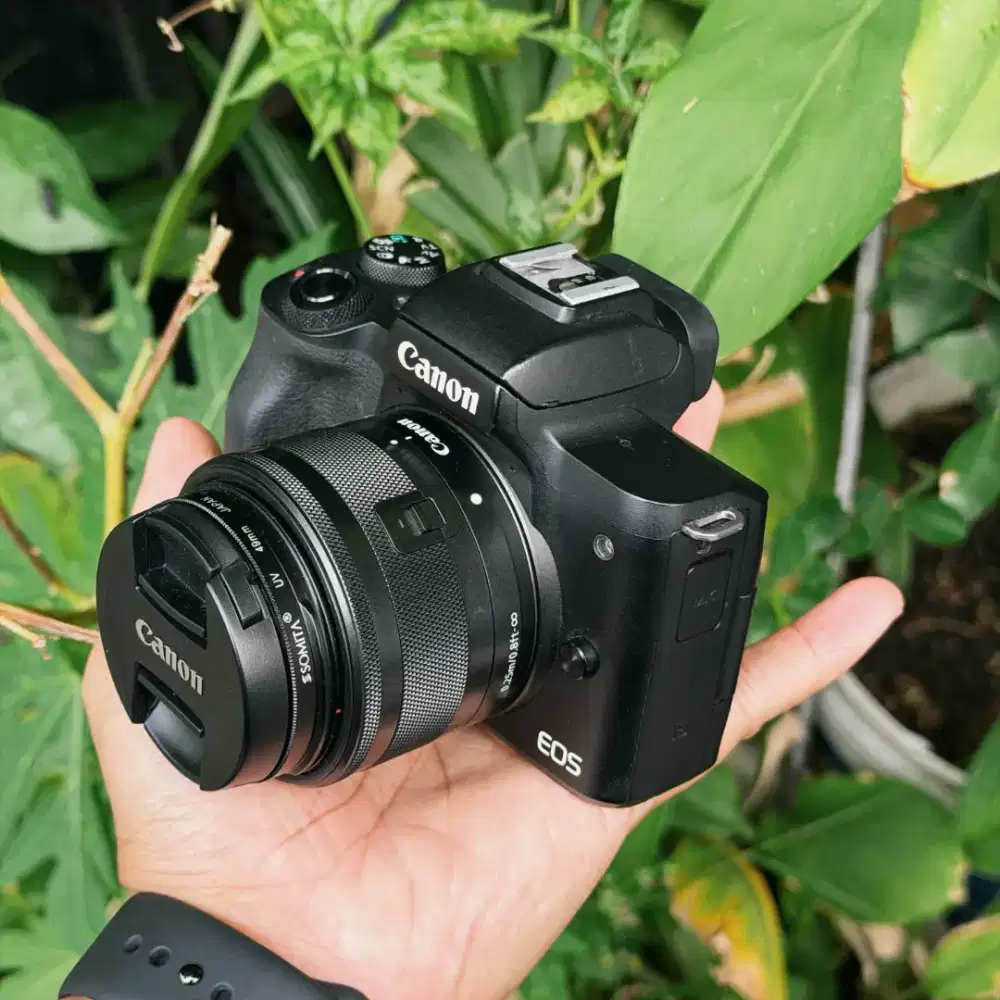 Canon EOS M50 with Kit Lens + Canon 50mm Lens + Banyak Bonus Lainnya