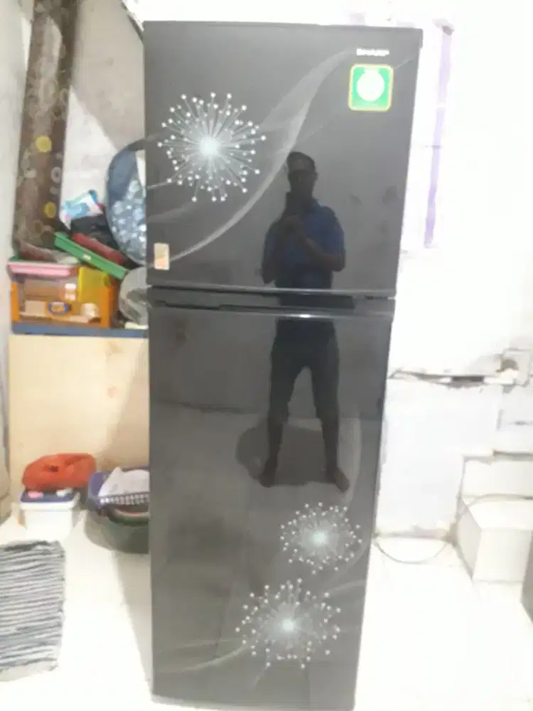 Di jual kulkas 2 pintu merk sharp normal dingin beku hrg 1,3jt