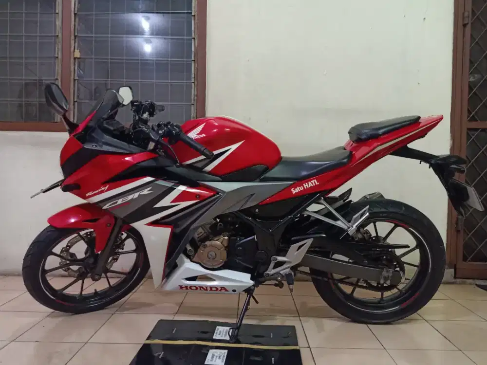Honda CBR 150 R FACELIFT 2020 ( FULL ORIGINAL / LIKE NEW) B DKI