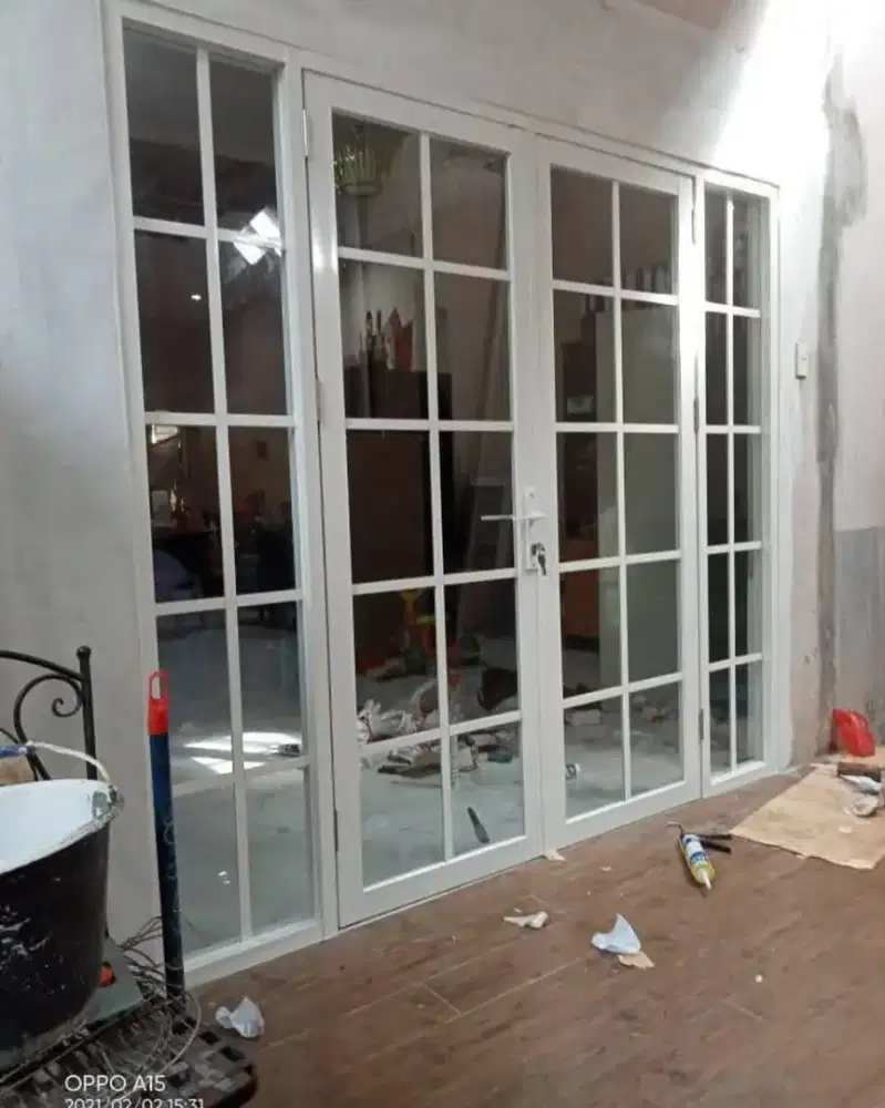 Aneka pintu kaca dan partisi kaca
