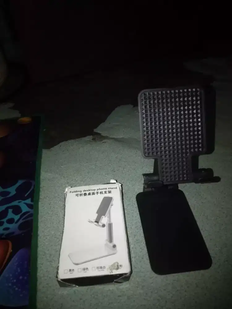 Phone stand phone