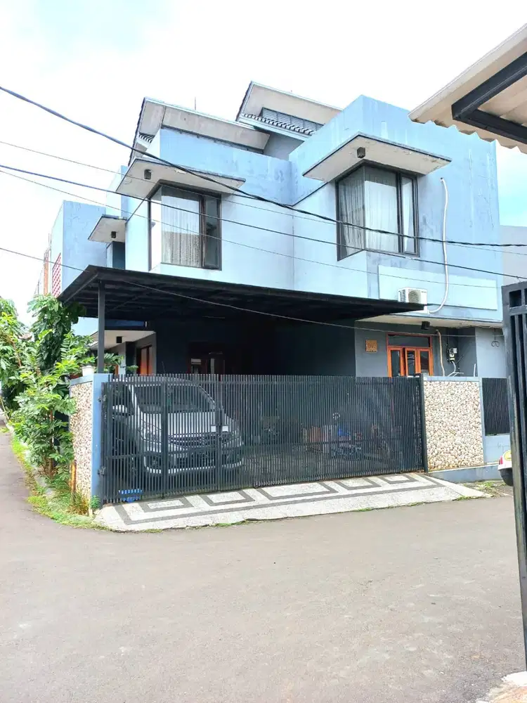 Jual rumah Bagus hoek villa dago murah komplek nyaman pamulang