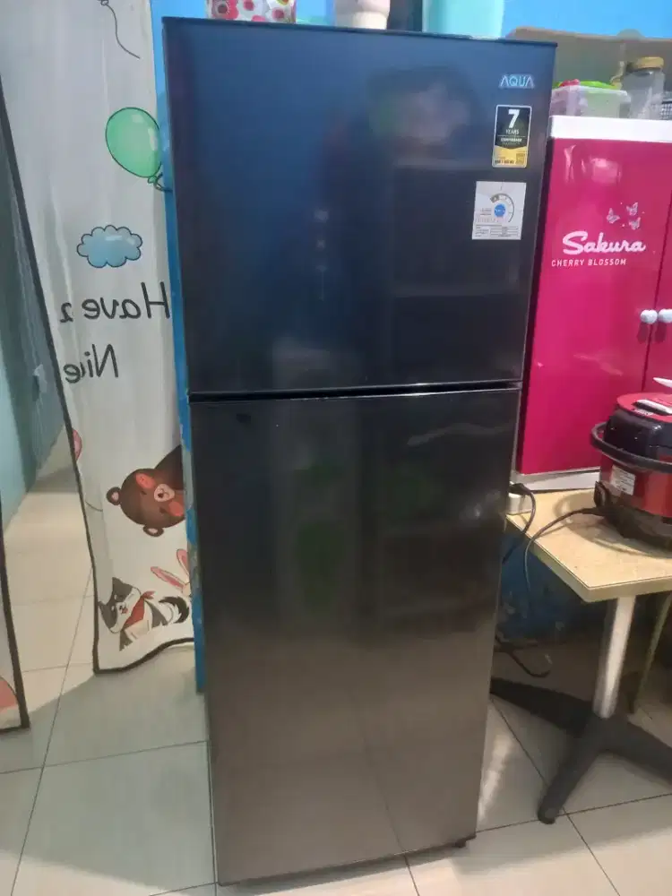 Di jual kulkas 2 pintu merk aqua