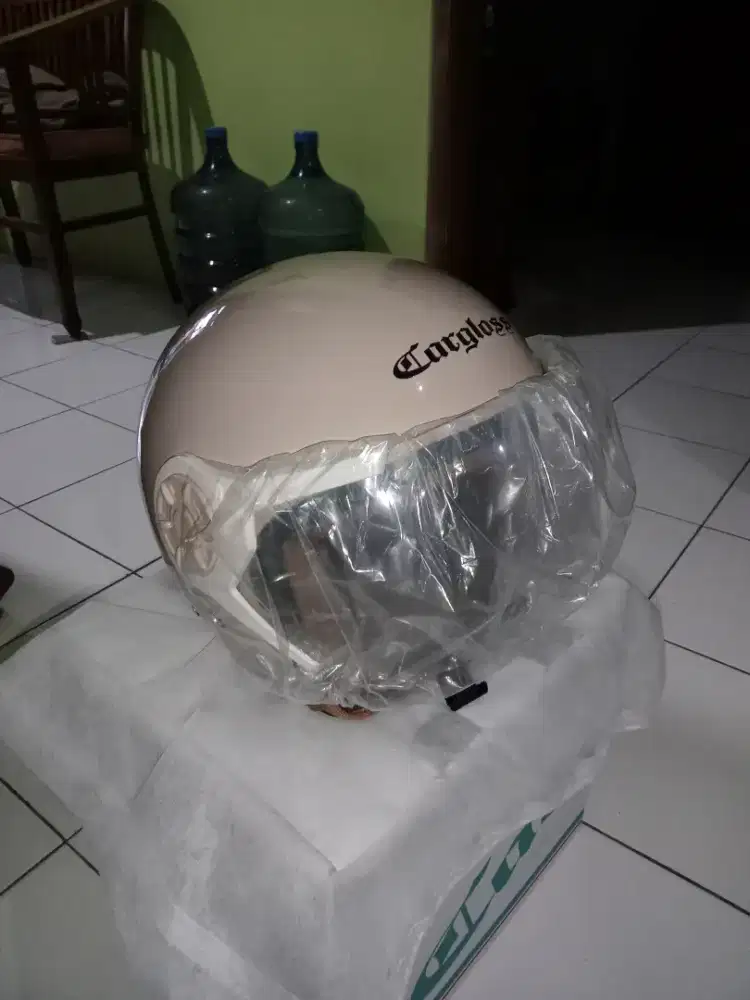 Helm Cargloss 100% Original (Baru belum Pernah Dipakai)