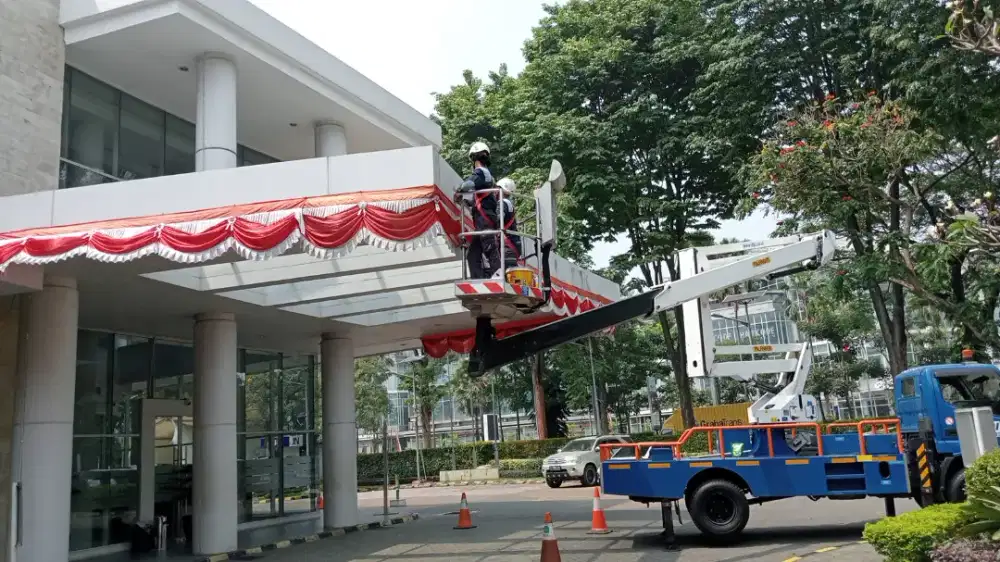 Menerima pekerjaan pada bangunan ketinggian