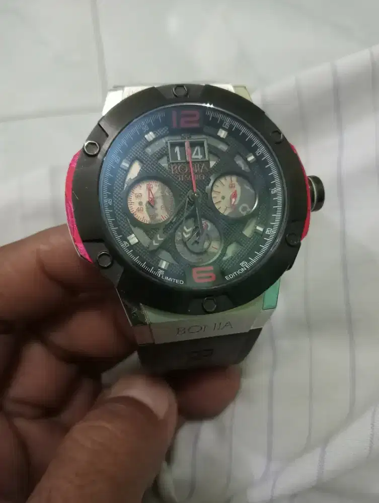 Jual jam seken merk: Bonia chronograph