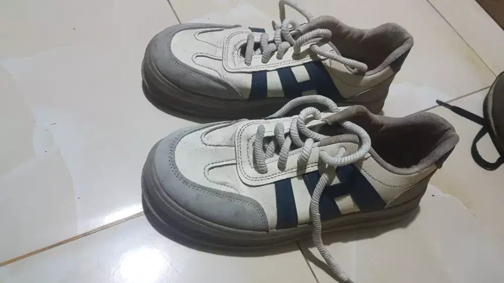 Sepatu second murah