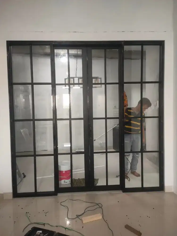 PINTU KACA ALUMINIUM DAN KACA TEMPERED
