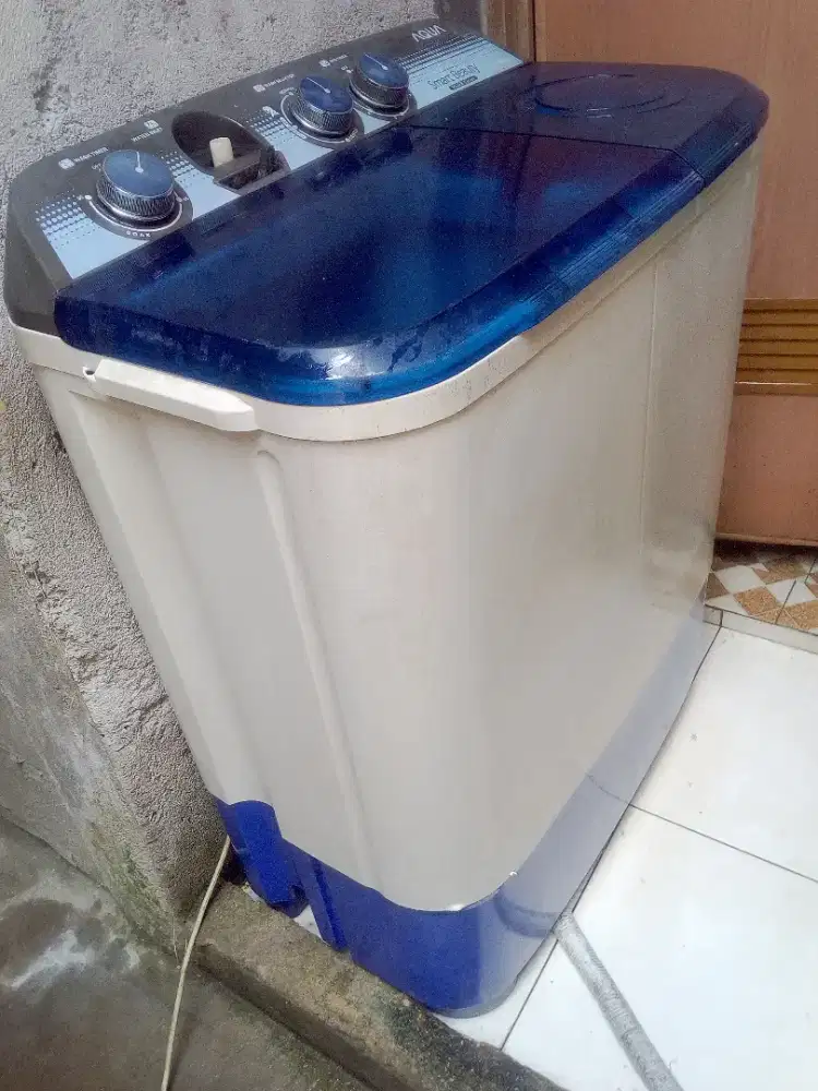 Mesin cuci Aqua