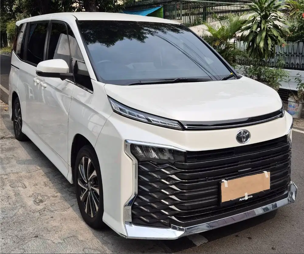 toyota voxy 2023 tss like new