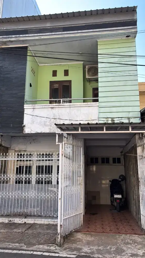 DIJUAL CEPAT RUMAH 2 LANTAI 6 KAMAR TIDUR (550 JUTA NEGO)