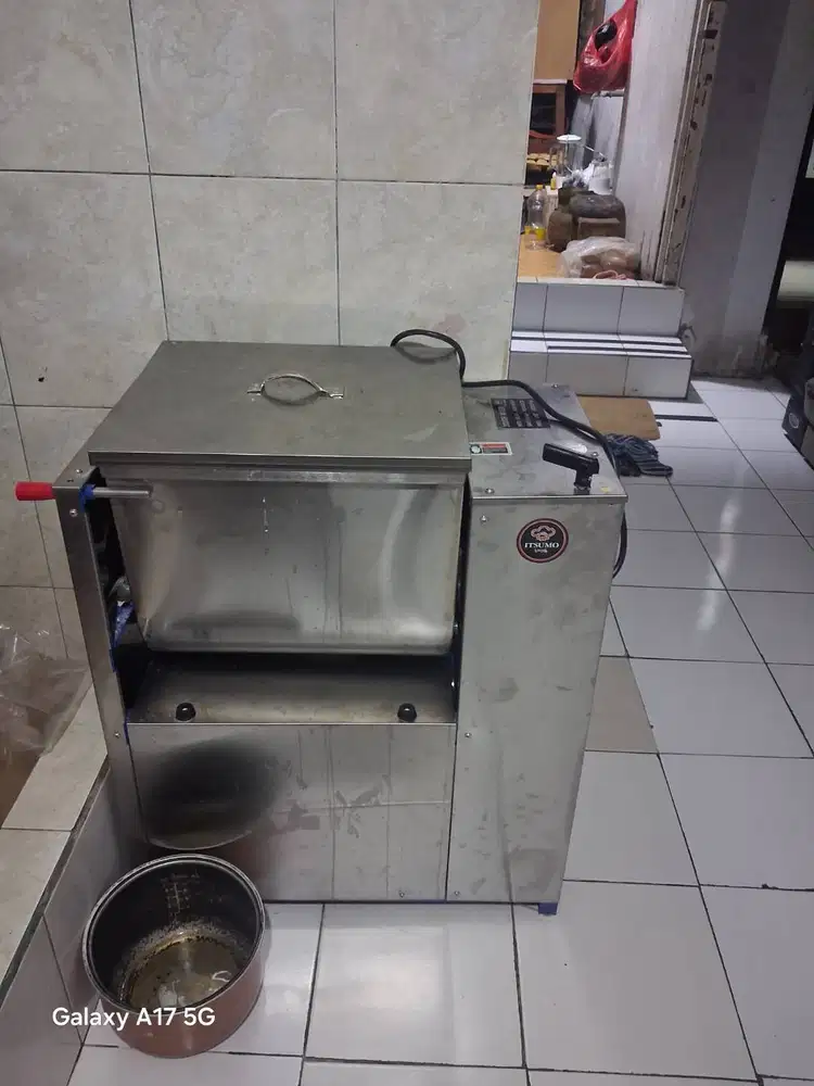Mesin gilingan donat ukuran 15kg bli baru cm skli pke aj coz kapasitas
