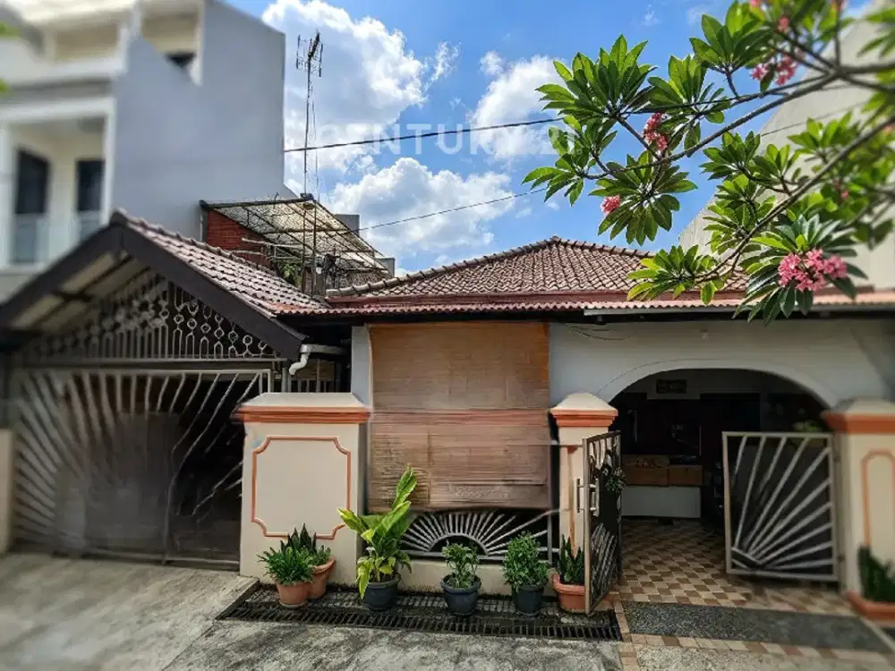 RUMAH STRATEGIS & LUAS DI CEMPAKA PUTIH JAKARTA PUSAT S9919
