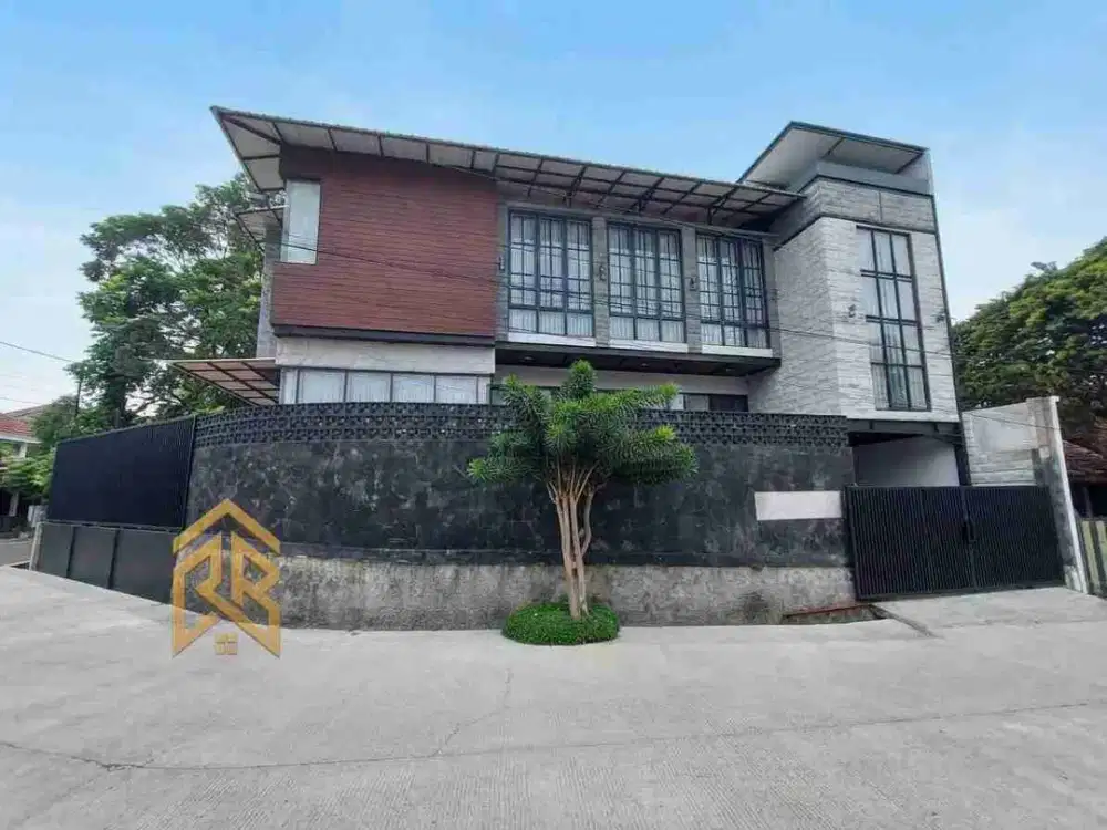 rumah full furnished hoek lokasi strategis di gegerkalong setiabudhi bandung