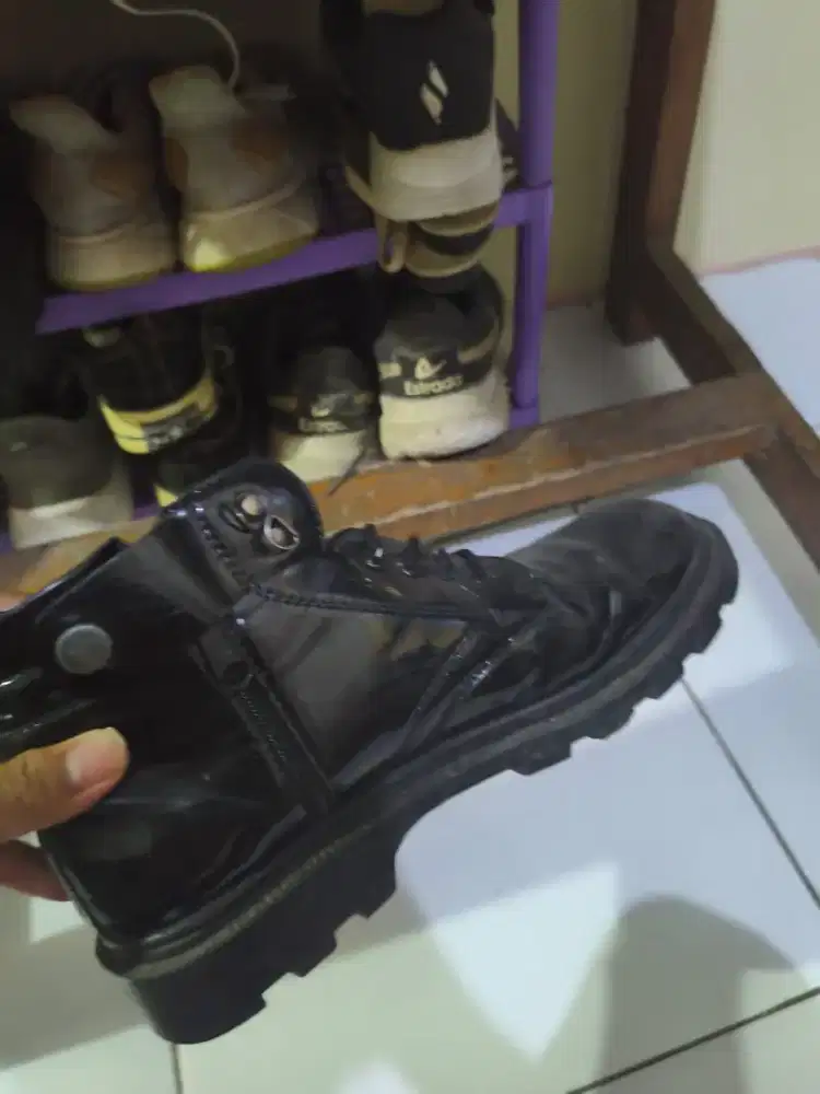 Sepatu PDH Hitam Mengkilap Bekas – Kondisi Bagus, Siap Pakai