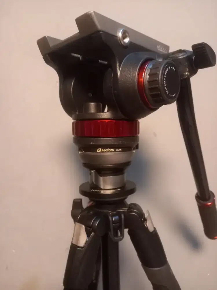 Tripod Manfrotto, Leofoto