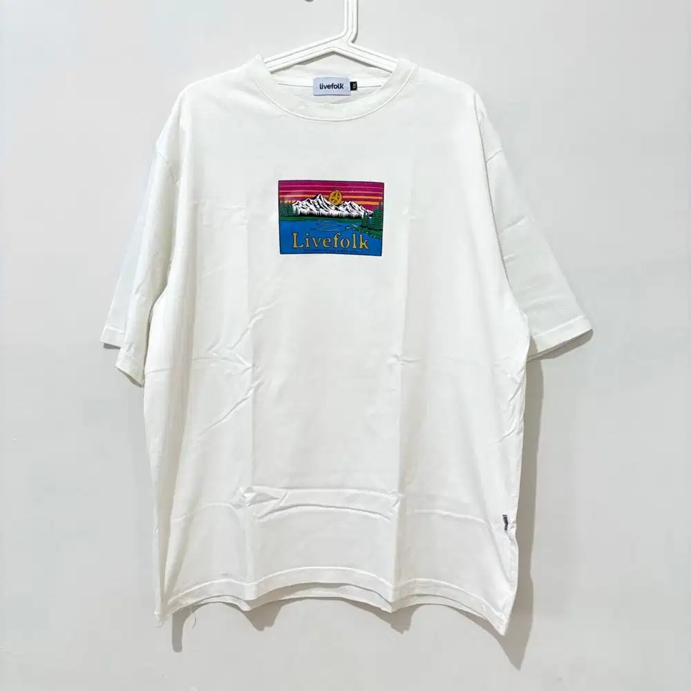 Tshirt livefolk mountain outdoor white uniqlo acg patagonia zara