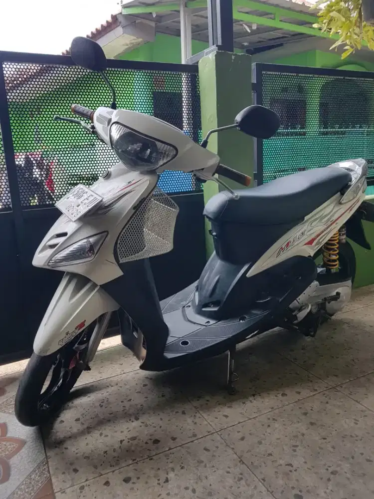 Mio sporty warna putih