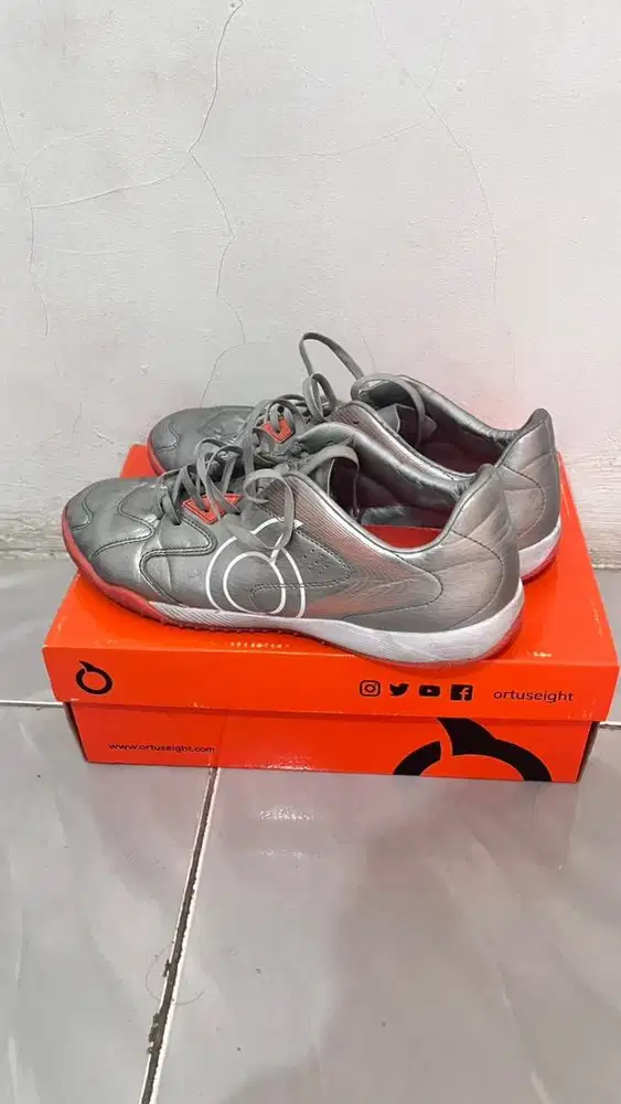 sepatu futsal ortuseight