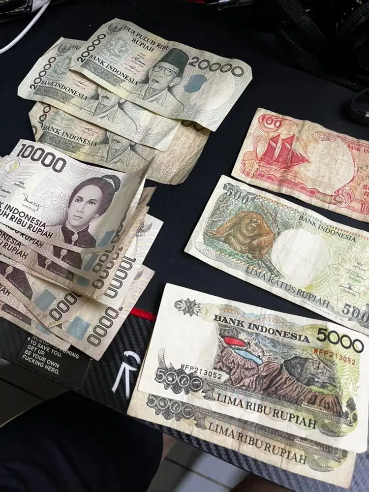 Uang kuno jadul beragam nominal