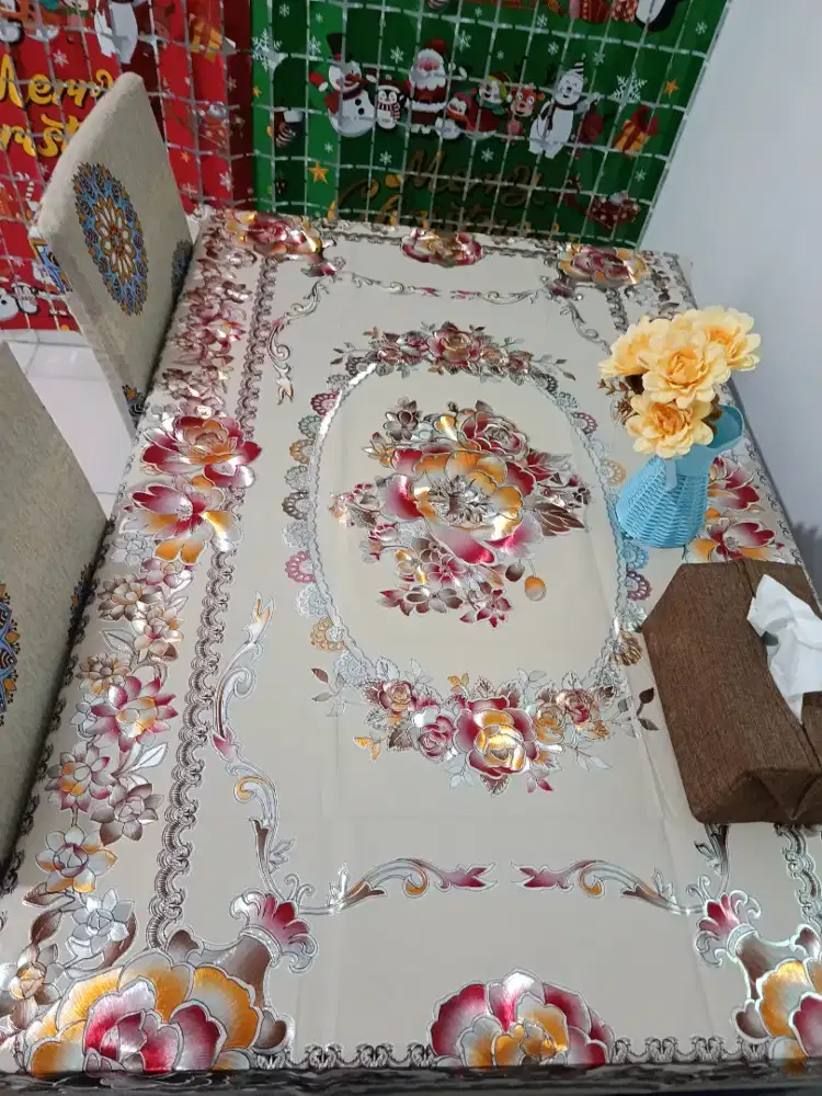 Di jual meja makan kursi 4