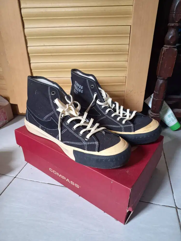 Sepatu Compass Gazelle High Kelompok Penerbang Roket